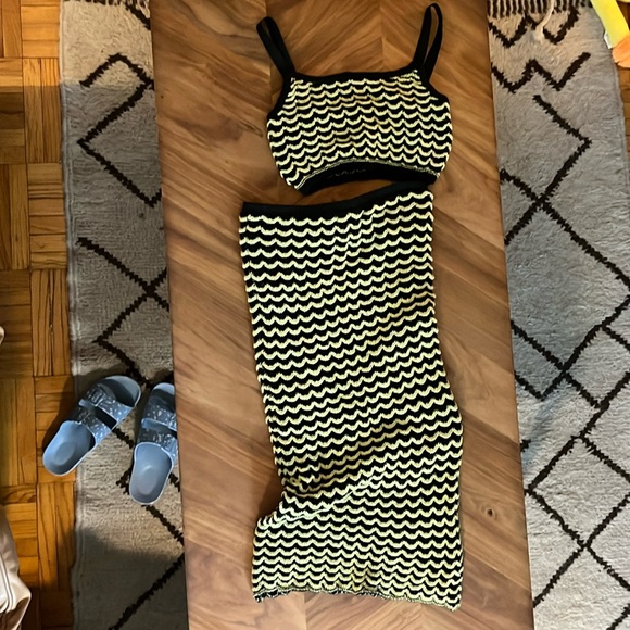 Zara Dresses & Skirts - Zara Knit Two Piece Black and Yellow Scallop Striped Outfit